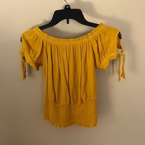 Off the shoulder yellow tie sleeve top